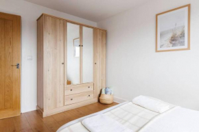 Sunny 1 bedroom apartment in the heart of East Wittering village